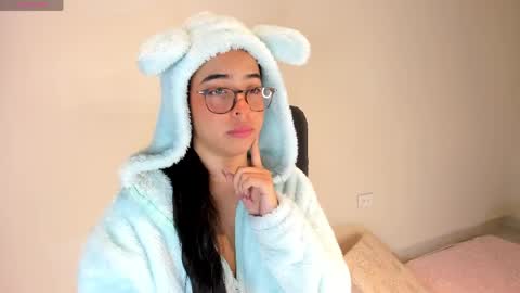 Amalia    real MIA  online show from May 28, 2026, 4:43 am
