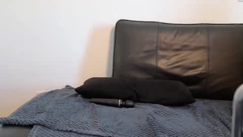 Amalia    online show from September 18, 2025, 6:37 am