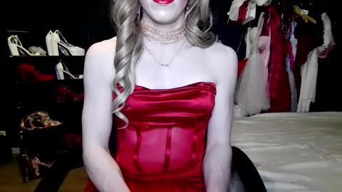 Snapshot of amaliecd chatting on December 4, 2025, 10:07 pm Amalie online show from December 4, 2025, 10:07 pm