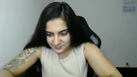 The queen of the biceps  online show from February 5, 2026, 9:41 pm