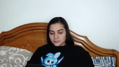 The queen of the biceps  online show from April 4, 2026, 10:51 pm