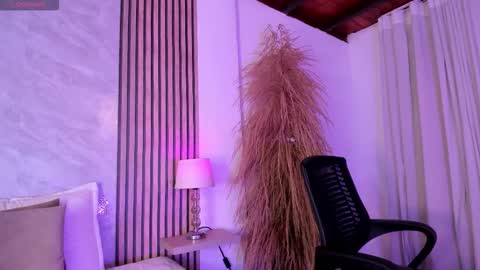 Luisa online show from October 22, 2025, 2:01 am