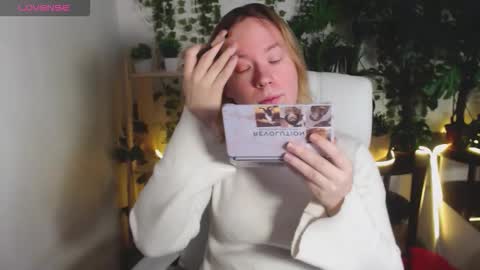 Hi im Amanda online show from December 17, 2025, 8:42 am