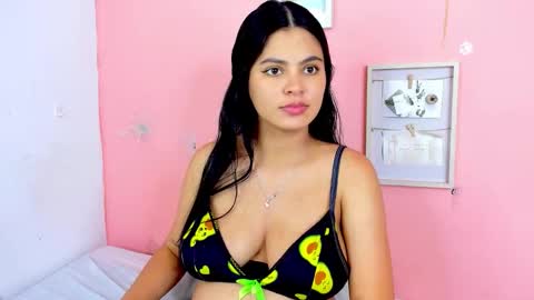 Thalia online show from November 22, 2025, 3:38 am