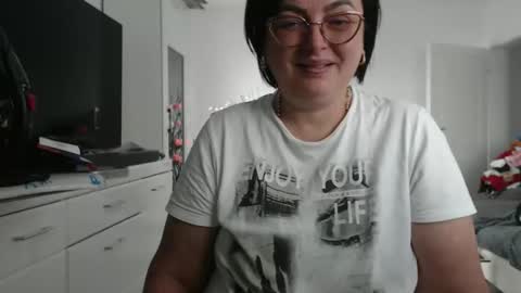 Snapshot of amandamuller1982 chatting on October 27, 2025, 11:47 am Anda online show from October 27, 2025, 11:47 am