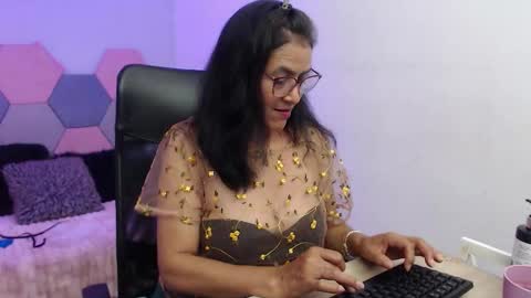 Snapshot of amandapeet chatting on November 26, 2025, 8:21 pm amandapeet online show from November 26, 2025, 8:21 pm