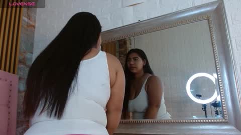 amara__hank online show from November 10, 2025, 1:43 pm