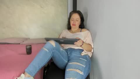 amara_luxe online show from November 25, 2025, 8:09 pm