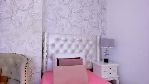 Snapshot of amara_rousse chatting on November 20, 2025, 11:32 am amara_rousse online show from November 20, 2025, 11:32 am