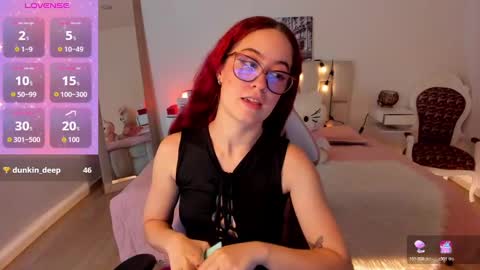 amaraa_couper1 online show from October 24, 2025, 3:14 am