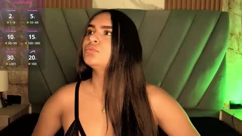 amarahanks_ online show from November 10, 2025, 12:48 pm