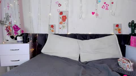 AmaraMoon  online show from November 5, 2025, 7:58 pm