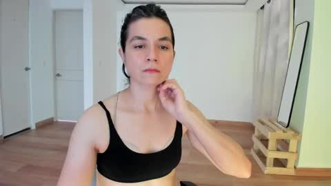 Amarantha online show from April 1, 2026, 8:17 pm