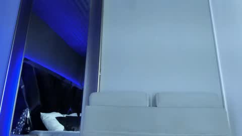 Emily online show from November 16, 2025, 12:11 pm