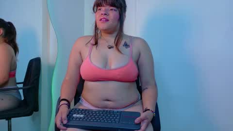 Snapshot of amarislenox__ chatting on November 9, 2025, 11:52 am Amaris online show from November 9, 2025, 11:52 am