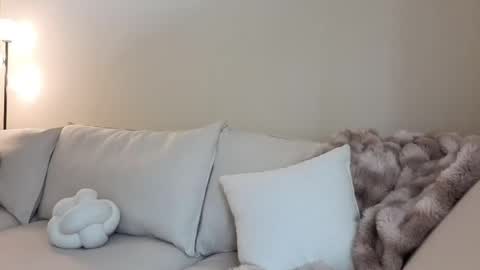 amaya_floress online show from May 9, 2026, 2:22 pm