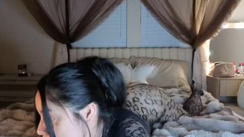 amaya_floress online show from July 24, 2026, 4:10 am