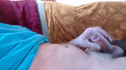 amazingcuteboy845 online show from April 16, 2026, 1:12 pm