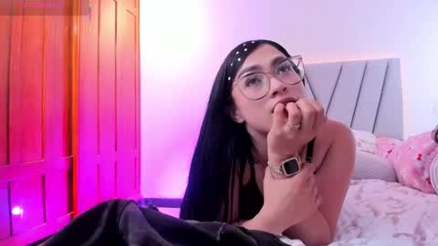 Snapshot of ambaar5 chatting on October 25, 2025, 2:41 am Sara online show from October 25, 2025, 2:41 am