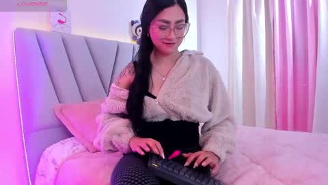 Snapshot of ambaar5 chatting on November 12, 2025, 3:01 pm Sara online show from November 12, 2025, 3:01 pm