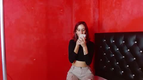 Snapshot of ambar_roux1 chatting on February 17, 2025, 2:59 pm ambar_roux1 online show from February 17, 2025, 2:59 pm