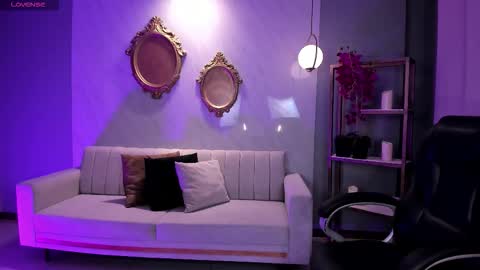 Snapshot of ambarjames_ chatting on October 25, 2025, 11:40 am Ambar online show from October 25, 2025, 11:40 am