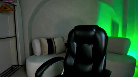 Snapshot of ambarjames_ chatting on November 4, 2025, 12:04 pm Ambar online show from November 4, 2025, 12:04 pm