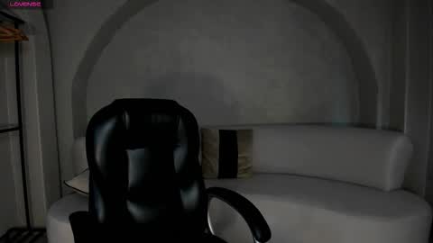 Snapshot of ambarjames_ chatting on November 5, 2025, 11:32 am Ambar online show from November 5, 2025, 11:32 am