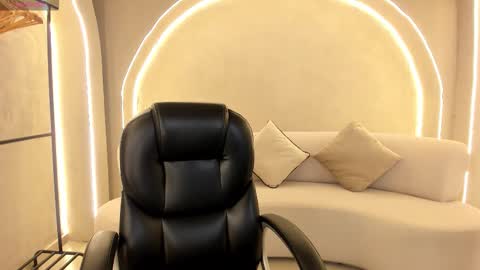 Snapshot of ambarjames_ chatting on November 10, 2025, 11:53 am Ambar online show from November 10, 2025, 11:53 am