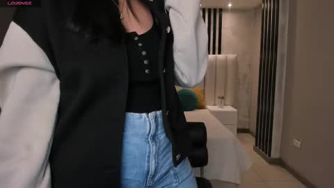 Snapshot of ambarjames_ chatting on November 12, 2025, 11:54 am Ambar online show from November 12, 2025, 11:54 am