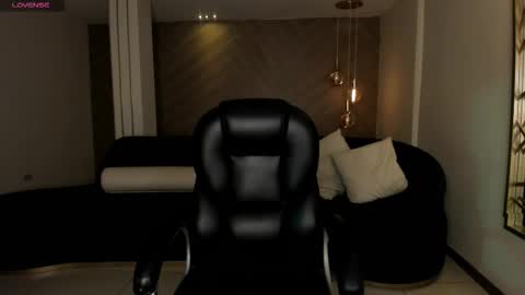 Snapshot of ambarjames_ chatting on November 14, 2025, 11:42 am Ambar online show from November 14, 2025, 11:42 am