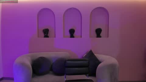 Snapshot of ambarjames_ chatting on November 25, 2025, 11:43 am Ambar online show from November 25, 2025, 11:43 am