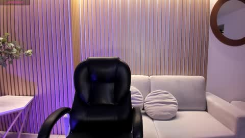 Snapshot of ambarjames_ chatting on November 27, 2025, 11:45 am Ambar online show from November 27, 2025, 11:45 am