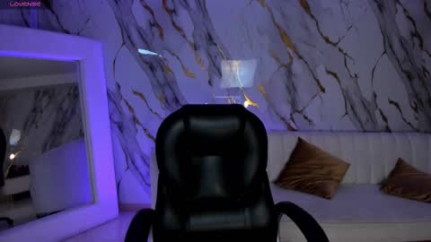 Snapshot of ambarjames_ chatting on November 30, 2025, 11:47 am Ambar online show from November 30, 2025, 11:47 am