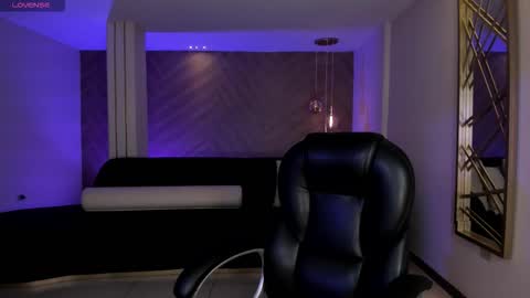 Snapshot of ambarjames_ chatting on December 2, 2025, 11:48 am Ambar online show from December 2, 2025, 11:48 am