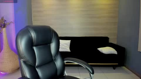 Snapshot of ambarjames_ chatting on December 15, 2025, 11:14 am Ambar online show from December 15, 2025, 11:14 am