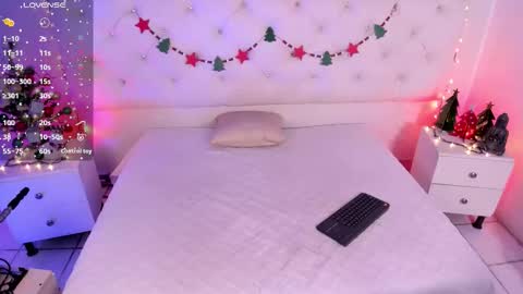 Snapshot of ambeer_fox_ chatting on December 17, 2025, 7:31 pm Amber online show from December 17, 2025, 7:31 pm