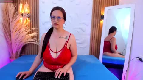 Snapshot of amber_bms chatting on November 19, 2025, 2:33 am MIA online show from November 19, 2025, 2:33 am