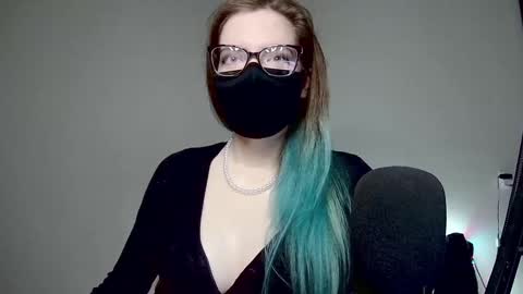 Amber non-nude model online show from March 5, 2025, 2:03 am