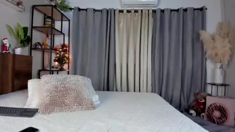 Snapshot of amber_maxwell chatting on December 4, 2025, 8:28 pm Amber online show from December 4, 2025, 8:28 pm