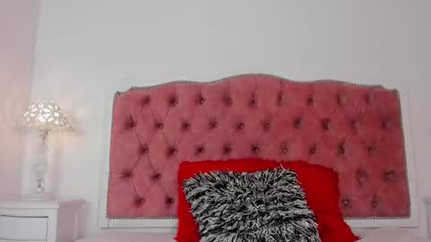 julieta  online show from October 13, 2025, 1:44 pm