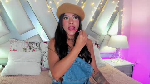 Snapshot of amber_villalobos chatting on January 29, 2025, 3:54 am Tell me Amber online show from January 29, 2025, 3:54 am