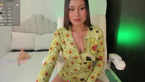 Snapshot of amberlewis_ chatting on June 5, 2026, 10:59 pm Amber online show from June 5, 2026, 10:59 pm