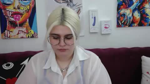 Snapshot of ambermonro chatting on October 8, 2025, 4:21 am Amber online show from October 8, 2025, 4:21 am