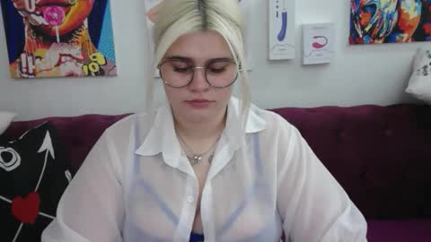 Snapshot of ambermonro chatting on October 10, 2025, 1:59 am Amber online show from October 10, 2025, 1:59 am