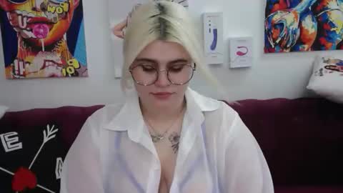 Snapshot of ambermonro chatting on October 13, 2025, 1:49 am Amber online show from October 13, 2025, 1:49 am