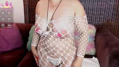 amberr_mooon online show from May 16, 2026, 5:45 pm