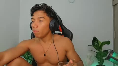 Snapshot of amdrix21 chatting on February 17, 2025, 4:53 am Amdrix online show from February 17, 2025, 4:53 am