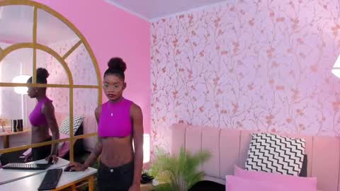 Snapshot of amelia_adms chatting on February 25, 2025, 1:20 am Amelia Adams online show from February 25, 2025, 1:20 am