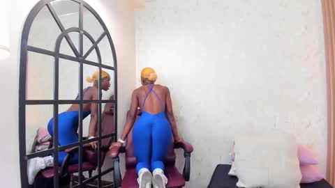 Snapshot of amelia_adms chatting on October 24, 2025, 4:25 pm Amelia Adams online show from October 24, 2025, 4:25 pm